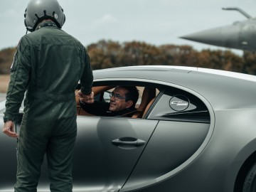 Bugatti Chiron Sport vs myśliwiec